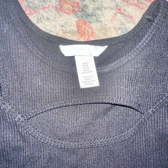 Double-Layered Crop Top - Picture 3 of 4